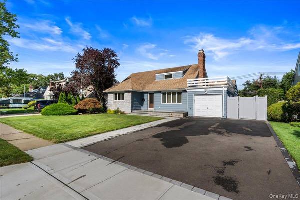 1321 Surrey LN, Rockville Centre, NY 11570