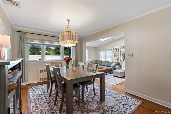 1321 Surrey LN, Rockville Centre, NY 11570