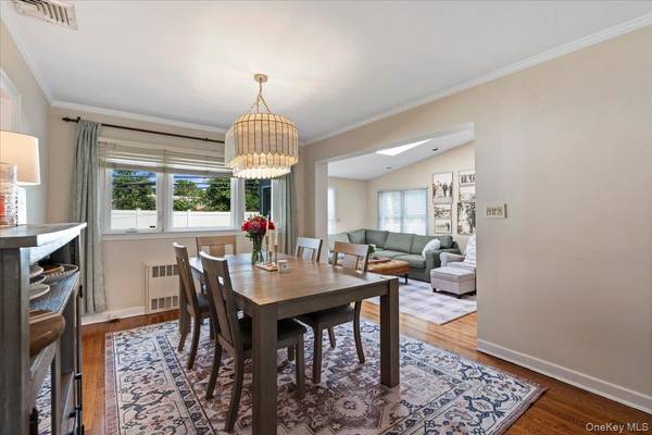 1321 Surrey LN, Rockville Centre, NY 11570
