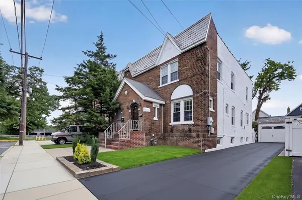 94-45 243rd ST, Floral Park, NY 11001