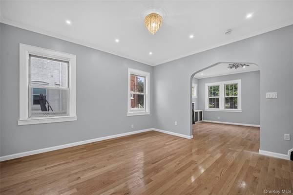 94-45 243rd ST, Floral Park, NY 11001
