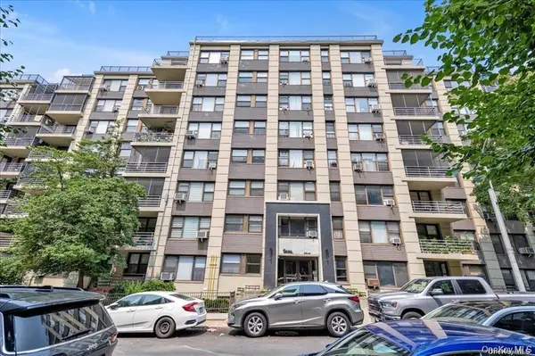 98-10 64 AVE #4H, Rego Park, NY 11374