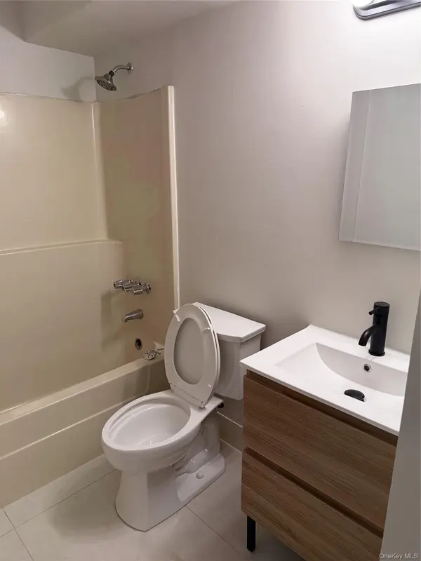 320 Post AVE #3A, Westbury, NY 11590