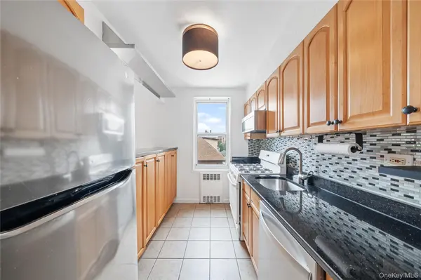 88-10 35th AVE #3F, Jackson Heights, NY 11372