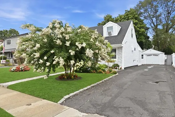 913 Merillon AVE, Westbury, NY 11590
