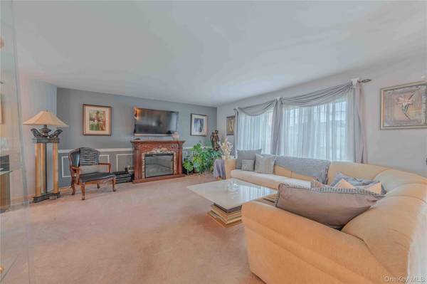 3232 Ocean Harbor DR, Oceanside, NY 11572