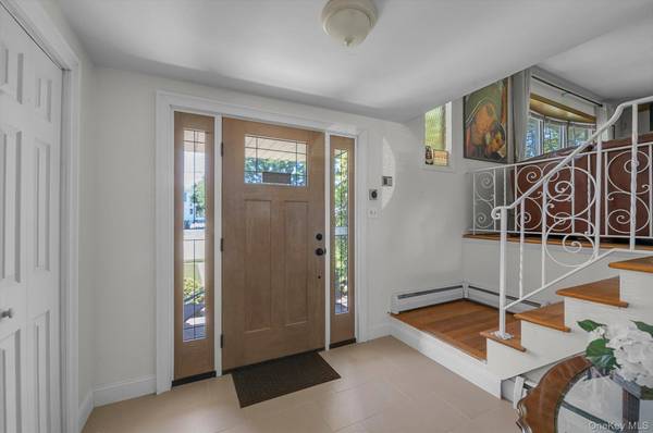 430 Violet ST, Massapequa Park, NY 11762