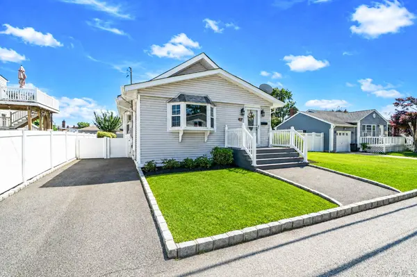 111 Liberty AVE, Lindenhurst, NY 11757