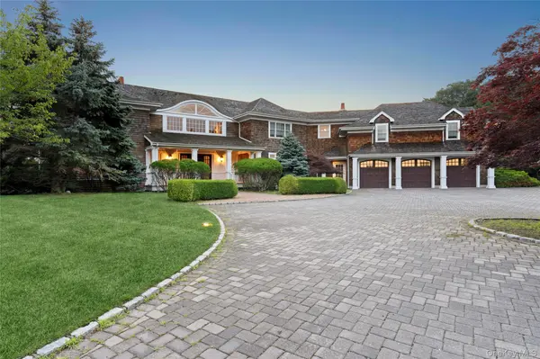 19 Jagger LN, Westhampton, NY 11977