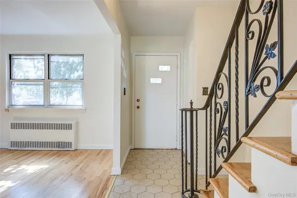 50-35 207th ST, Bayside, NY 11364