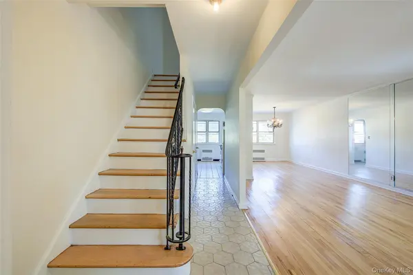 50-35 207th ST, Bayside, NY 11364
