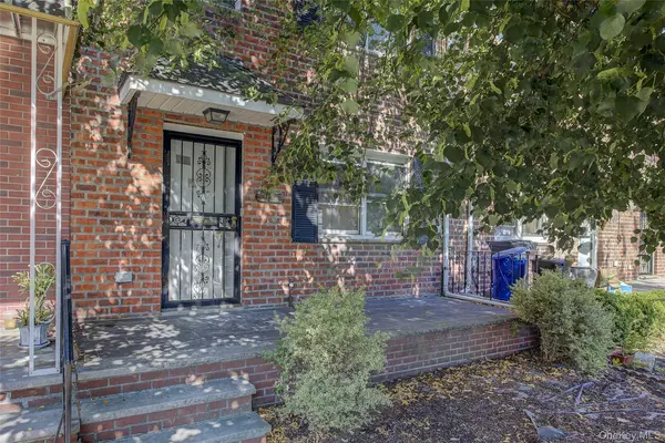 50-35 207th ST, Bayside, NY 11364