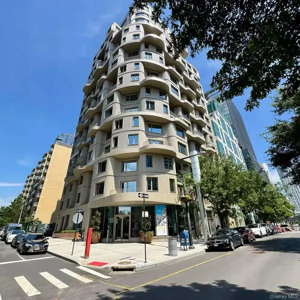24-01 Queens PLZ #502, Long Island City, NY 11101