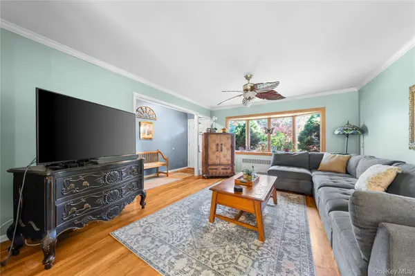 23 Charmian ST, Huntington Station, NY 11746