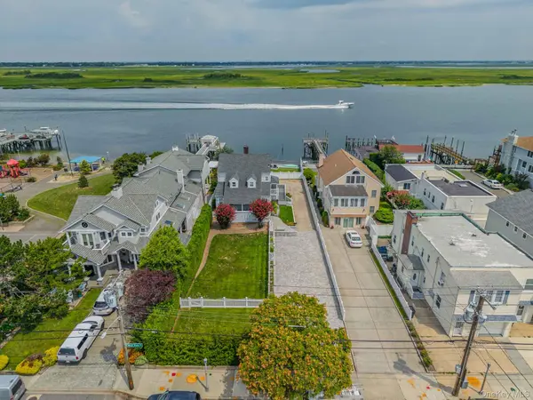 1215 W Park AVE, East Atlantic Beach, NY 11561