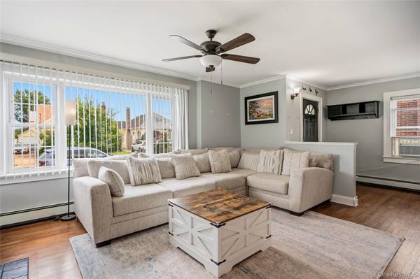 49 Devon ST, Malverne, NY 11565