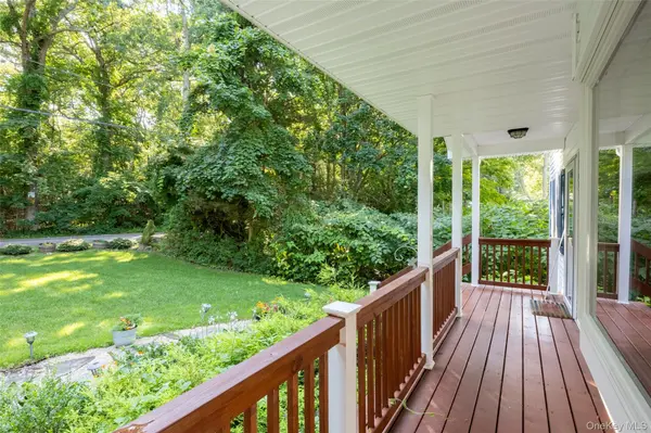 141 Fire LN, Wading River, NY 11792