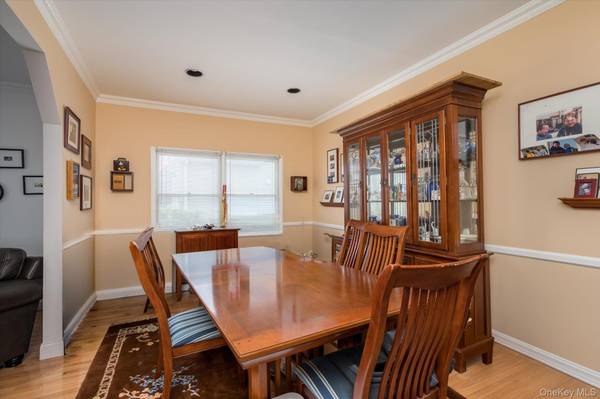 1135 Ruth PL, North Bellmore, NY 11710