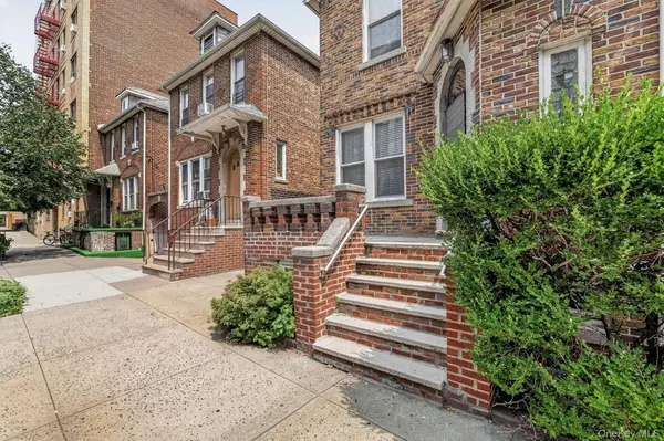 2218 Holland AVE, Bronx, NY 10467