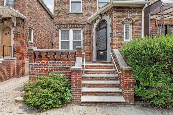 2218 Holland AVE, Bronx, NY 10467