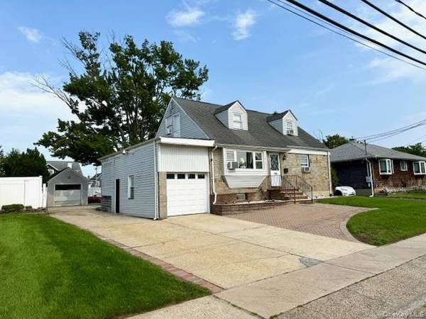 155 Roosevelt AVE, Freeport, NY 11520