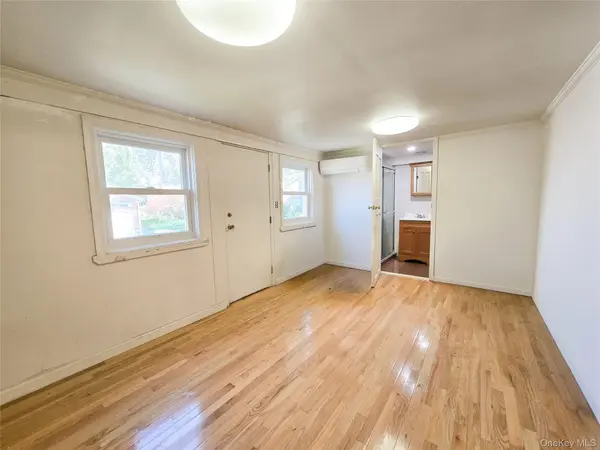 256-15 Pembroke AVE, Great Neck, NY 11020