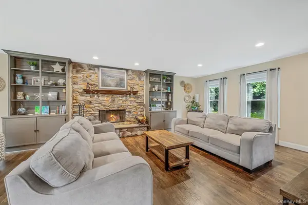 8 Old Orchard CT, Rocky Point, NY 11778