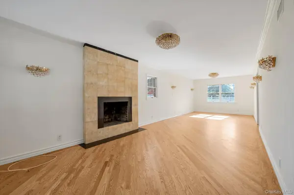 78-14 271st ST, New Hyde Park, NY 11040