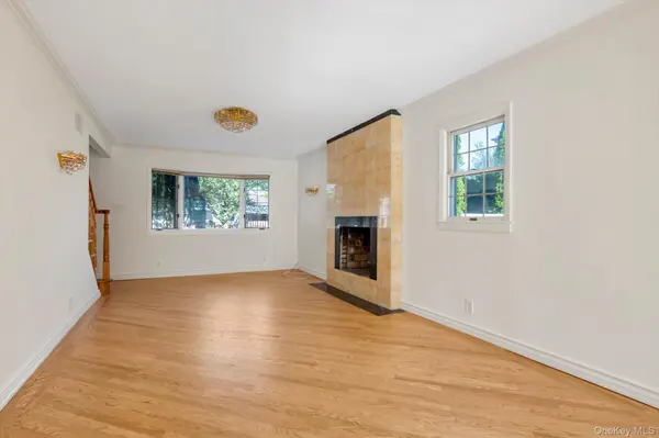 78-14 271st ST, New Hyde Park, NY 11040