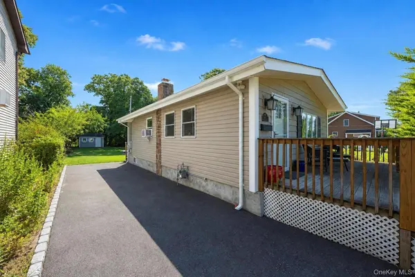 65 Hawthorne AVE, West Babylon, NY 11704