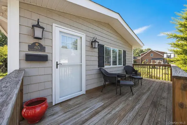 65 Hawthorne AVE, West Babylon, NY 11704