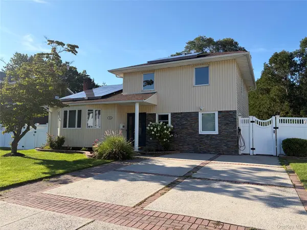 12 Palo Alto DR, Plainview, NY 11803