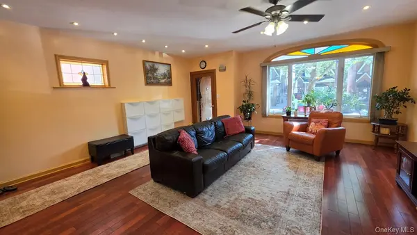 63-28 82nd PL, Middle Village, NY 11379