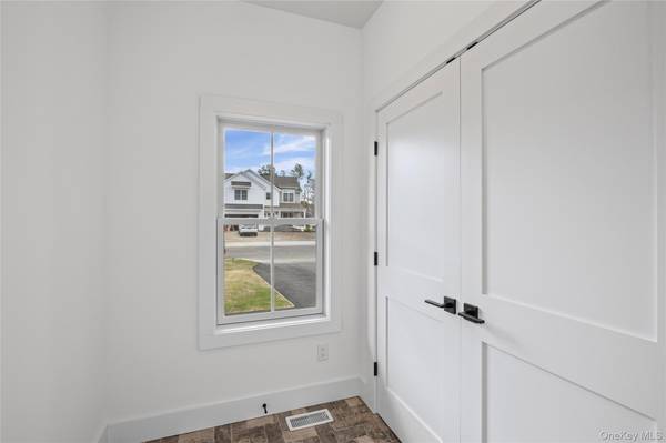 11 Colonels PATH, Manorville, NY 11949