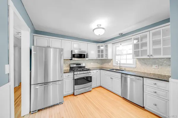 16 Jackson AVE, Centereach, NY 11720