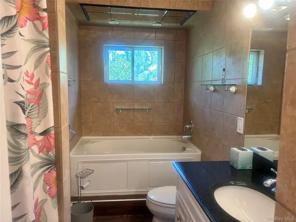 Address not disclosed, Shirley, NY 11967