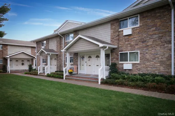 93 Friendly CT #FC93, Babylon, NY 11704