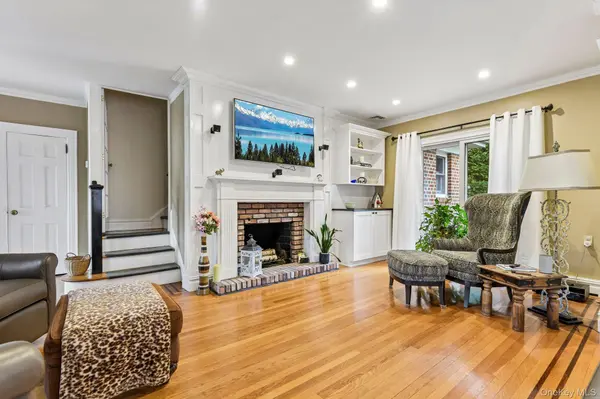 110 William ST, East Williston, NY 11596