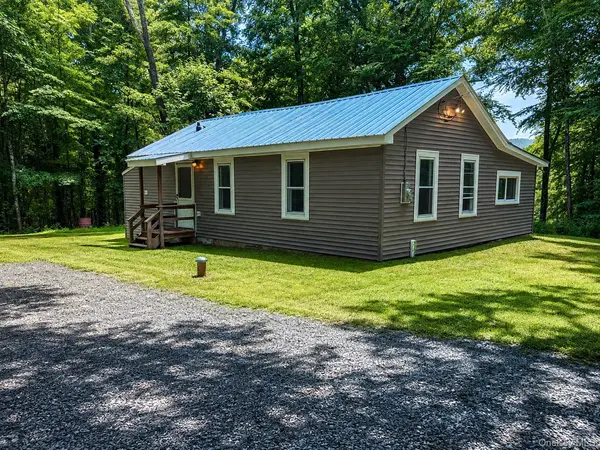 69 Glazer DR, Bloomingburg, NY 12721