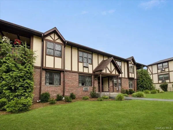 494 Sierra Vista LN, Valley Cottage, NY 10989