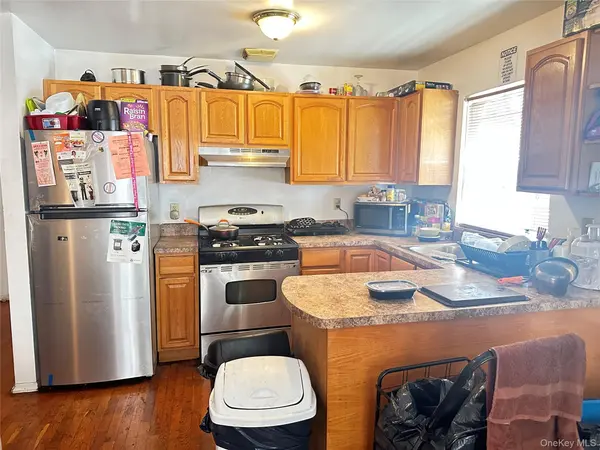 14045 Charles LN, Springfield Gardens, NY 11413