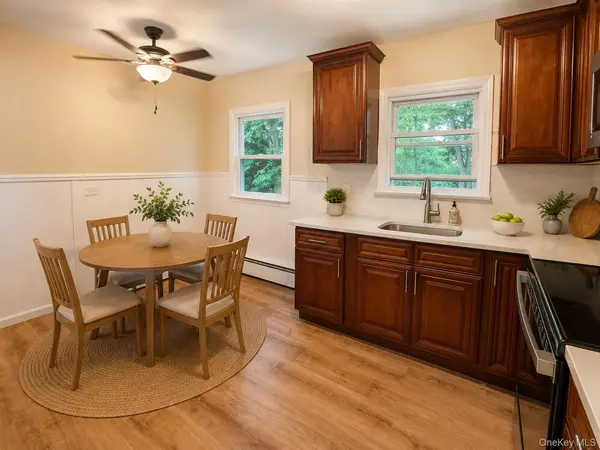 30 Lakeview TER, Mahopac, NY 10541