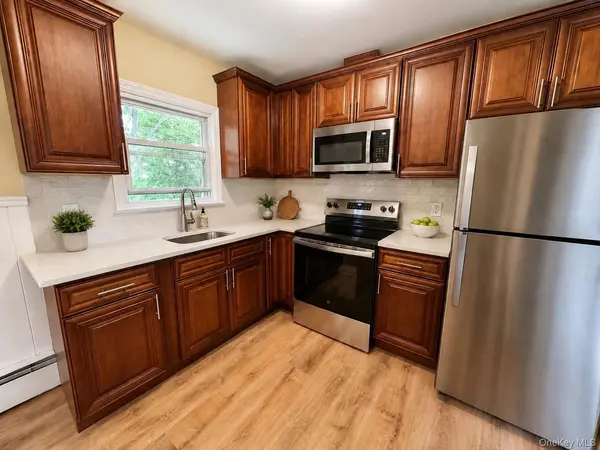 30 Lakeview TER, Mahopac, NY 10541