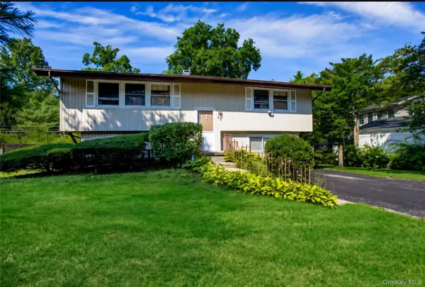 24 Deepdale DR, Commack, NY 11725