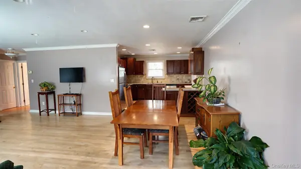 15 Marianna PL, East Islip, NY 11730