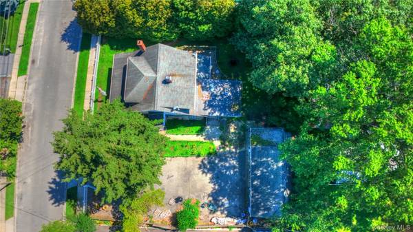 81 Notre Dame AVE, Hicksville, NY 11801