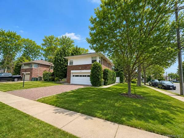 757 Leslie LN, East Meadow, NY 11554
