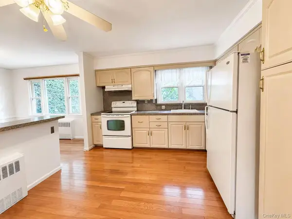 757 Leslie LN, East Meadow, NY 11554