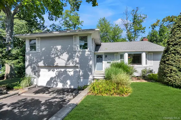 12 Compass CT, Huntington, NY 11743