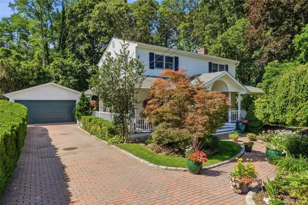 8 Harrison AVE, East Setauket, NY 11733